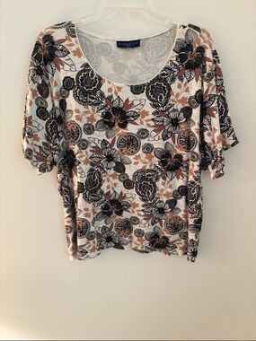 Karen Scott Scoop Neck Floral Top in Cream, Black & Tan